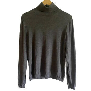 Tahari Gray Wool Turtleneck Sweater